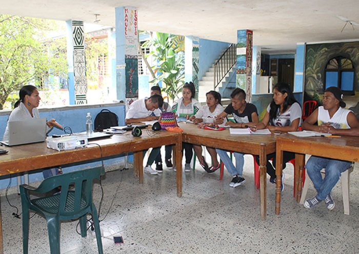 Escuelas propias y procesos de formación en comunicación indígena