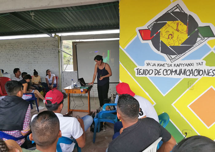 Escuelas propias y procesos de formación en comunicación indígena