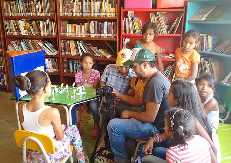 Escuelas propias y procesos de formación en comunicación indígena