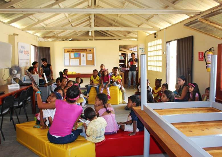 Escuelas propias y procesos de formación en comunicación indígena