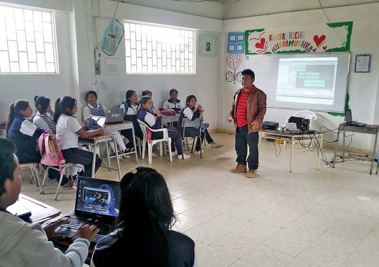 Escuelas propias y procesos de formación en comunicación indígena