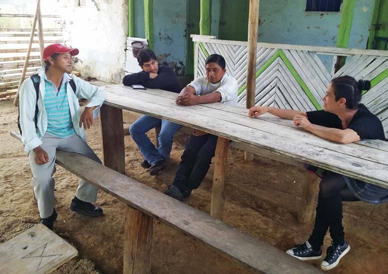 Escuelas propias y procesos de formación en comunicación indígena