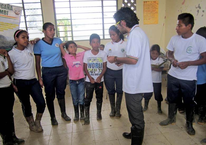 Escuelas propias y procesos de formación en comunicación indígena