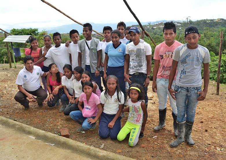 Escuelas propias y procesos de formación en comunicación indígena