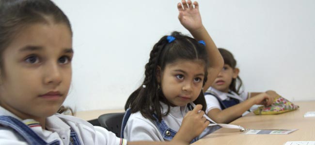 niños en clase